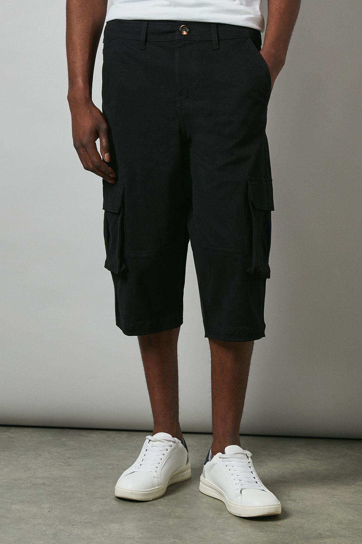 Black 3/4 Cotton Cargo Shorts