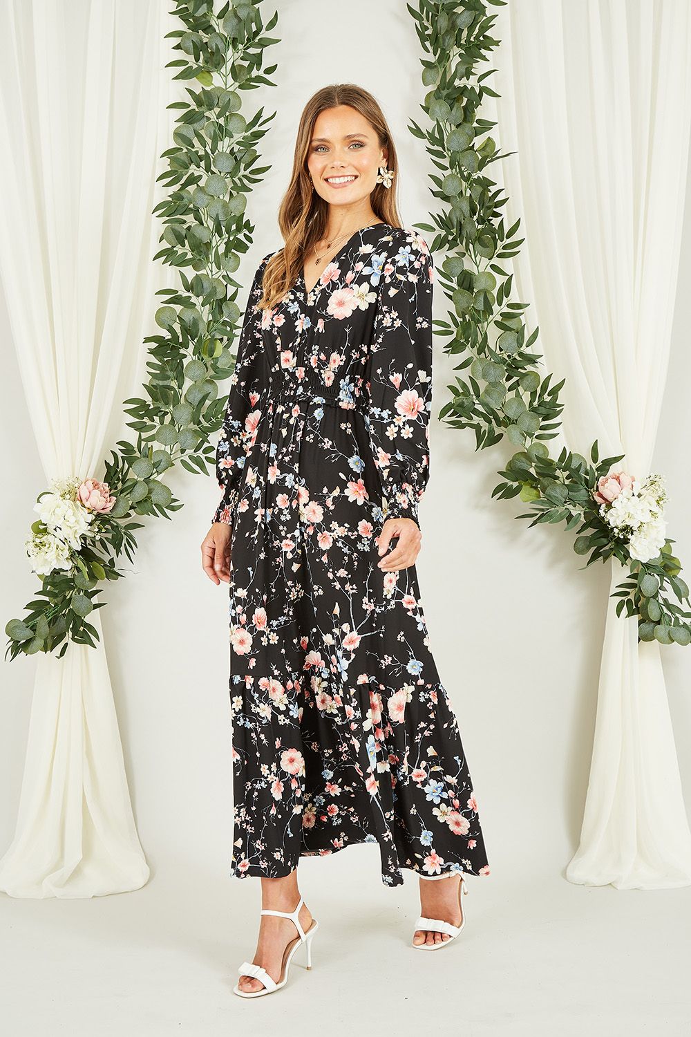 Yumi Blossom Floral Print Ruched Long Sleeves Midi Dress In Black