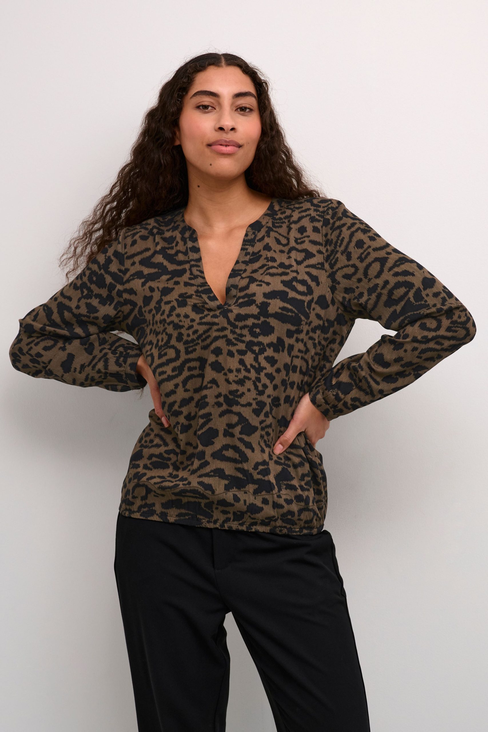 KAditte V-notch Neck Elastic Hem Blouse Printed